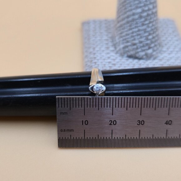 Size 7.75 Sterling Silver Unique Style Cubic Zirconia Gem Ring A4922 - Picture 8 of 9